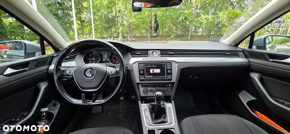 Volkswagen Passat 1.6 TDI BMT Trendline - 12