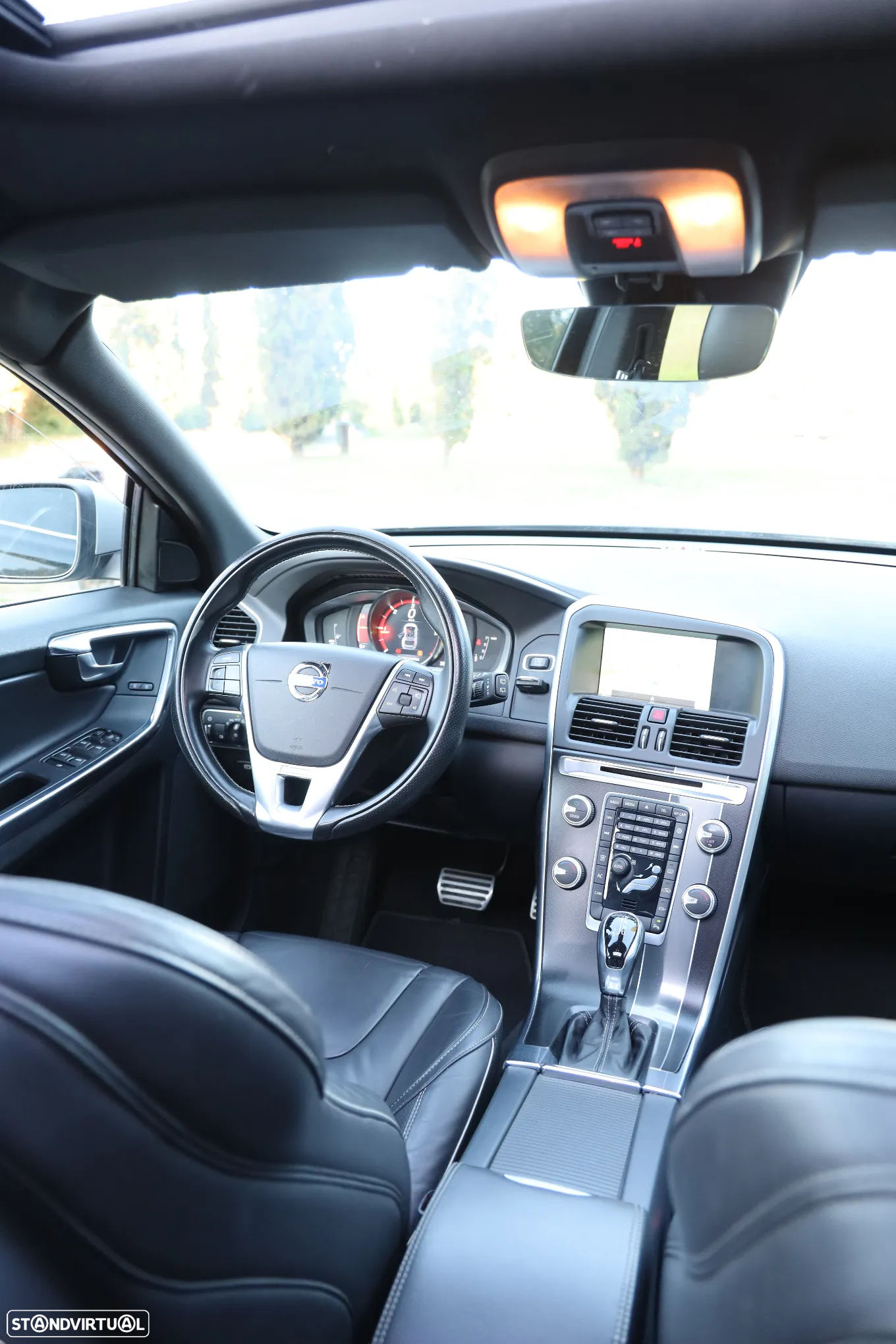Volvo XC 60 2.0 D4 R-Design Geartronic - 34