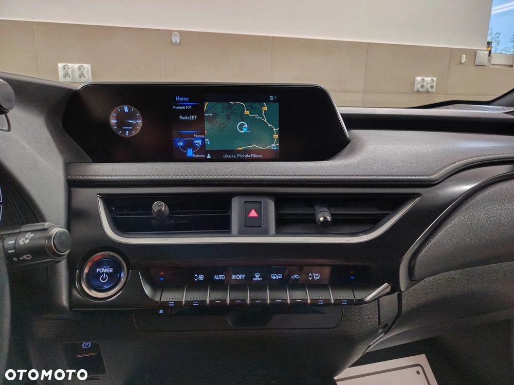 Lexus UX 250h Elegance 2WD - 34