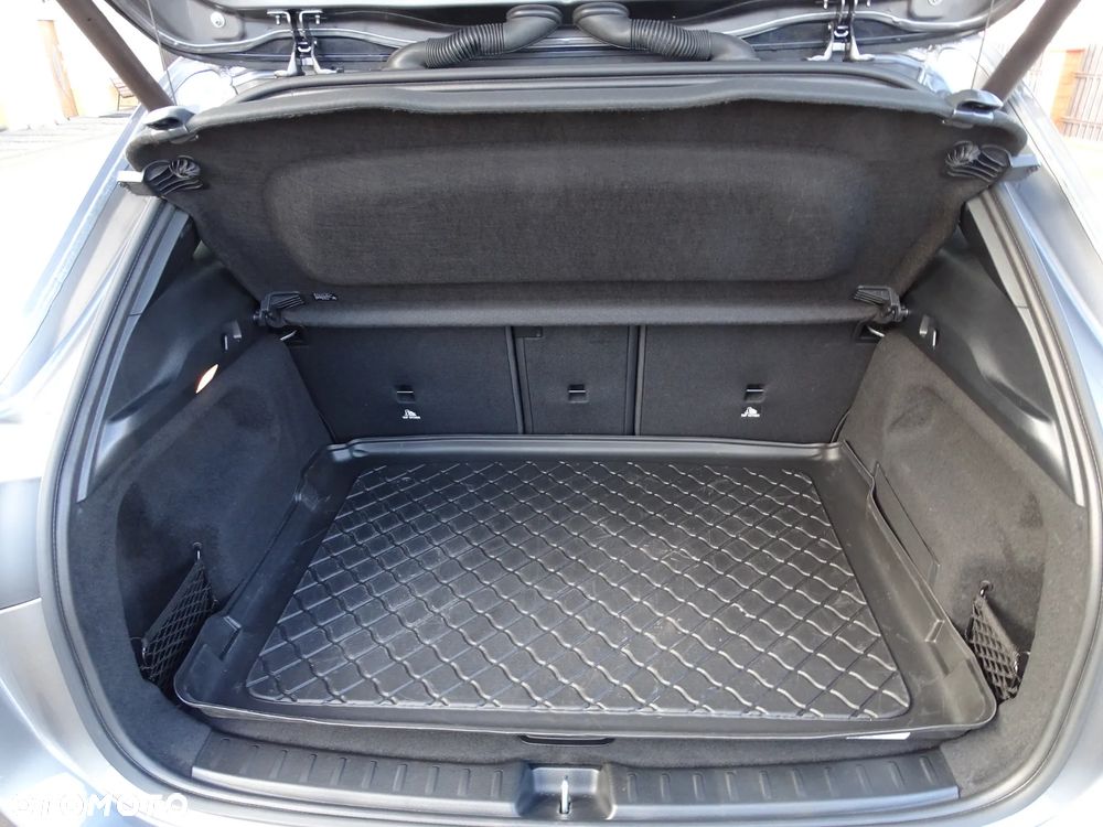 Mercedes-Benz GLA 200 - 11