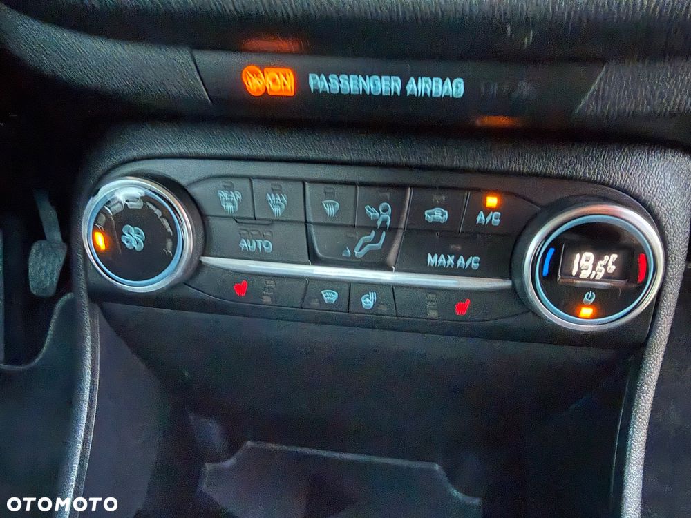 Ford Fiesta 1.0 EcoBoost S&S TITANIUM - 23