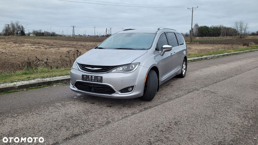 Chrysler Pacifica - 2