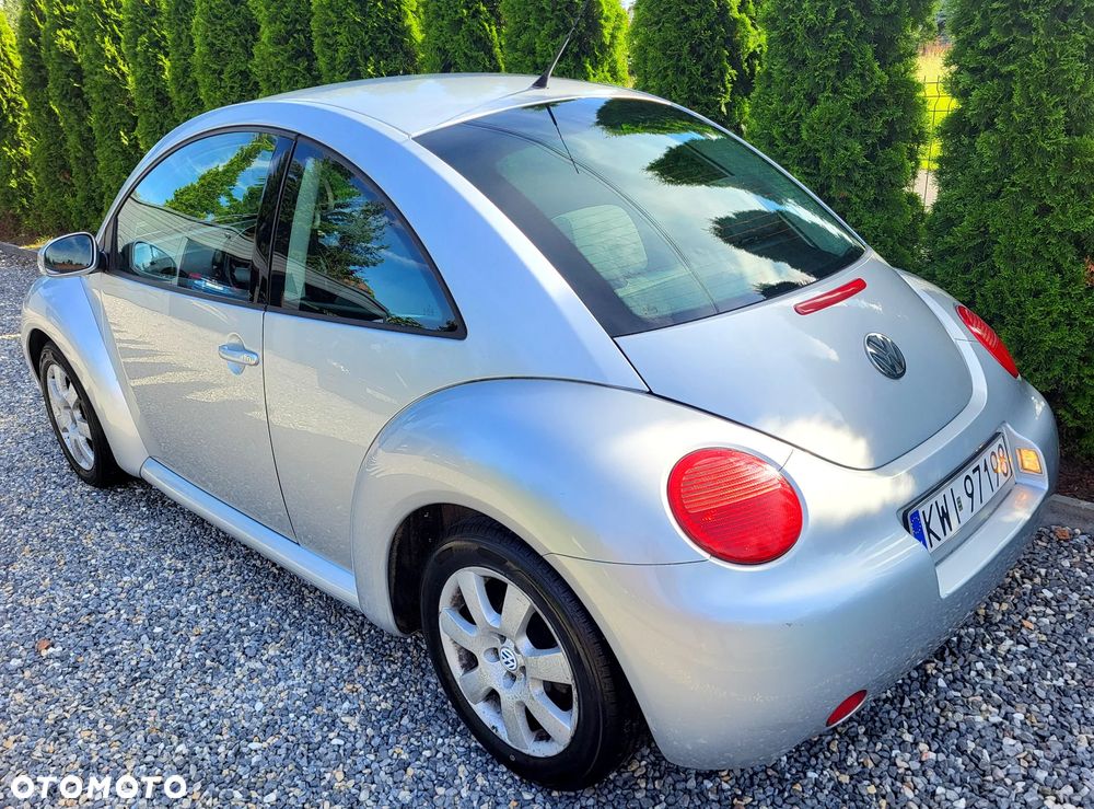 Volkswagen New Beetle - 2