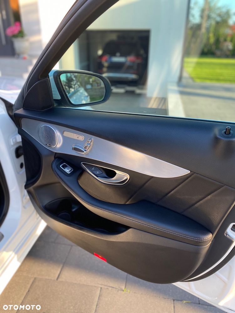 Mercedes-Benz Klasa C 300 T 9G-TRONIC AMG Line - 12