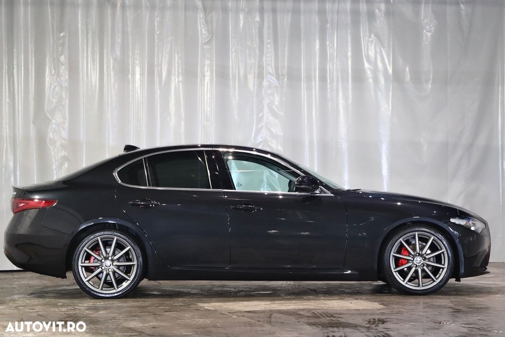 Alfa Romeo Giulia 2.2 - 37
