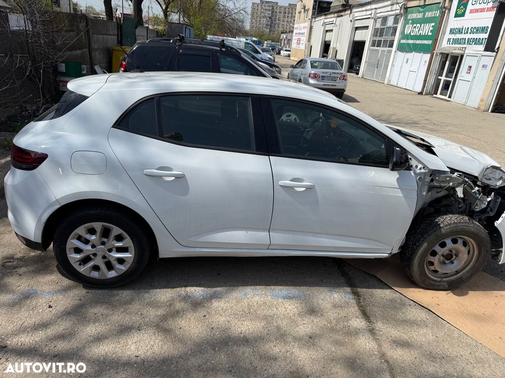 Renault Megane TCE 114 GPF Life - 5