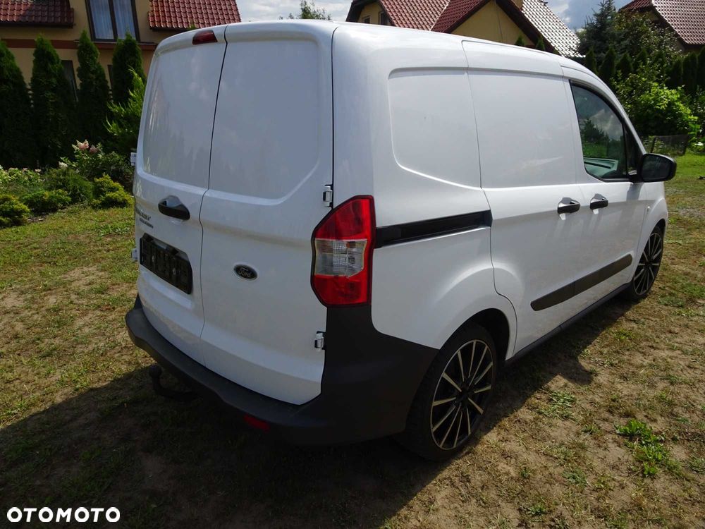 Ford Transit Courier od 2014 do 2023 roku dach długie słupki