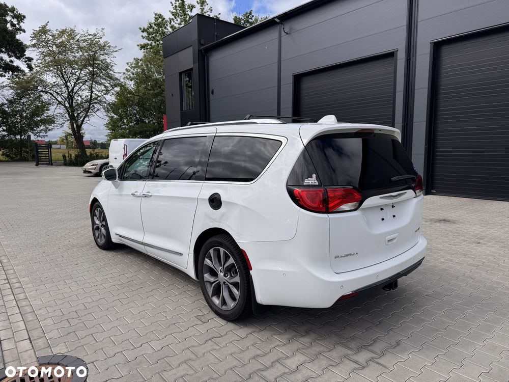 Chrysler Pacifica - 10