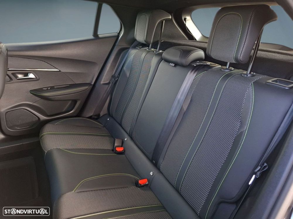 Peugeot 2008 1.2 Hybrid GT e-DCS6 - 12