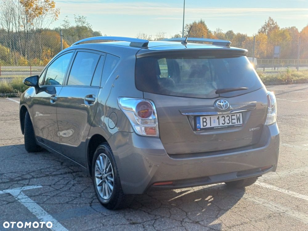 Toyota Verso 2016 photo 3