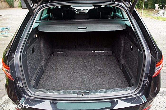 Skoda Superb 2.0 TDI DSG Sportline - 30