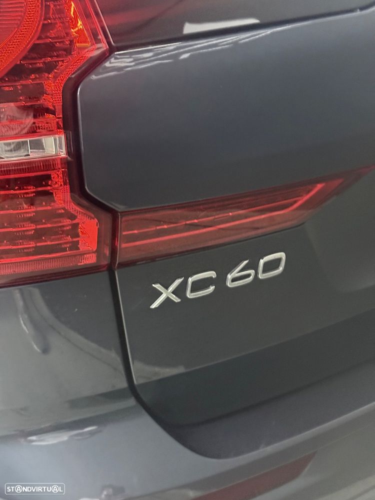 Volvo XC 60 B4 D AWD Plus Dark - 23