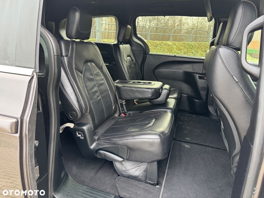 Chrysler Pacifica - 25