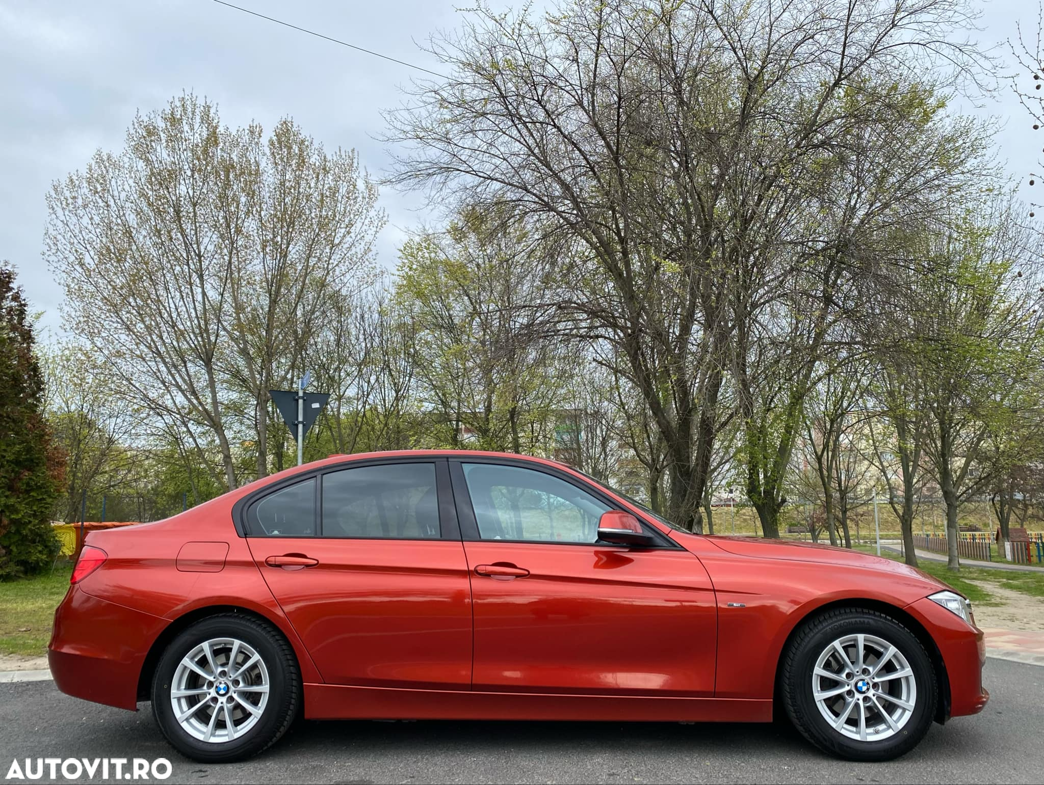 BMW Seria 3 318d DPF Touring Aut. Edition Sport - 7
