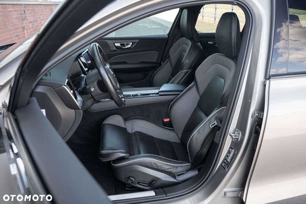 Volvo V60 T5 Geartronic R-Design - 21