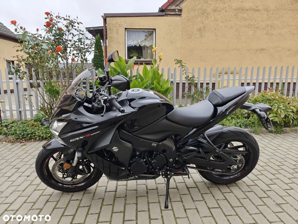Suzuki GSX 1000 - 2
