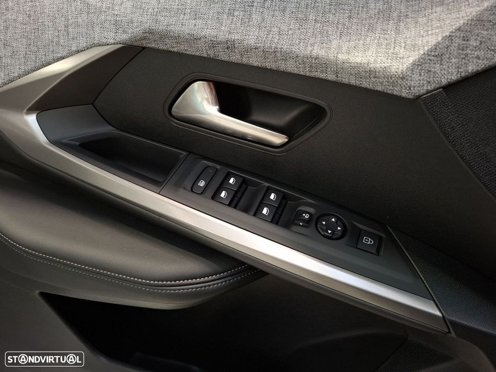 Peugeot 5008 1.2 Hybrid Allure e-DCS6 - 27