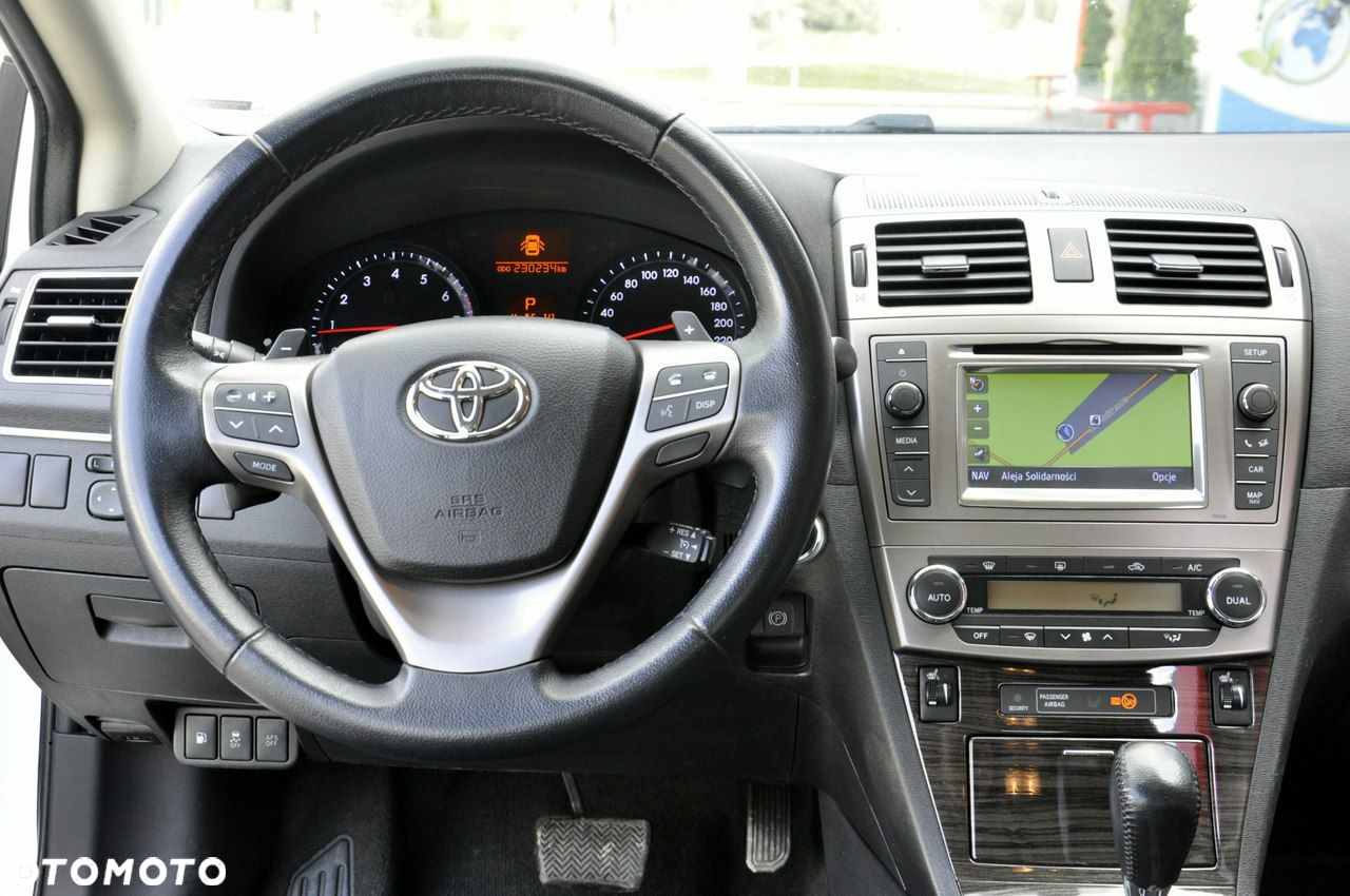 Toyota Avensis 2.0 Multidrive S Executive - 28