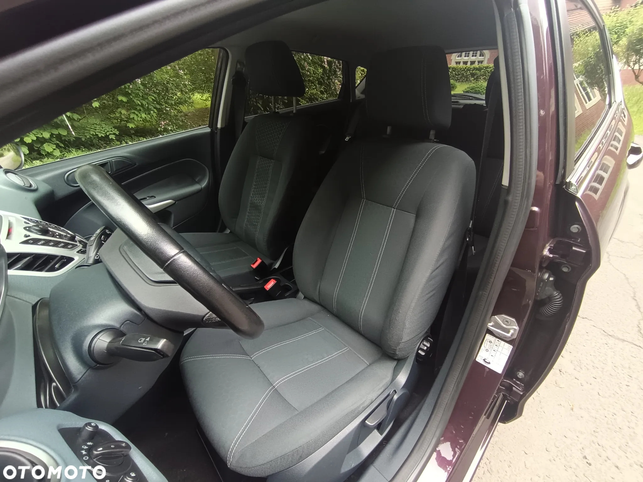Ford Fiesta 1.6 TDCi DPF Ghia - 10