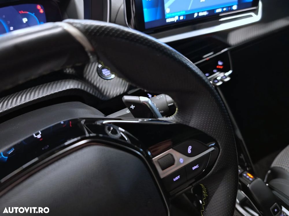 Peugeot 2008 PureTech 130 EAT8 GT - 17