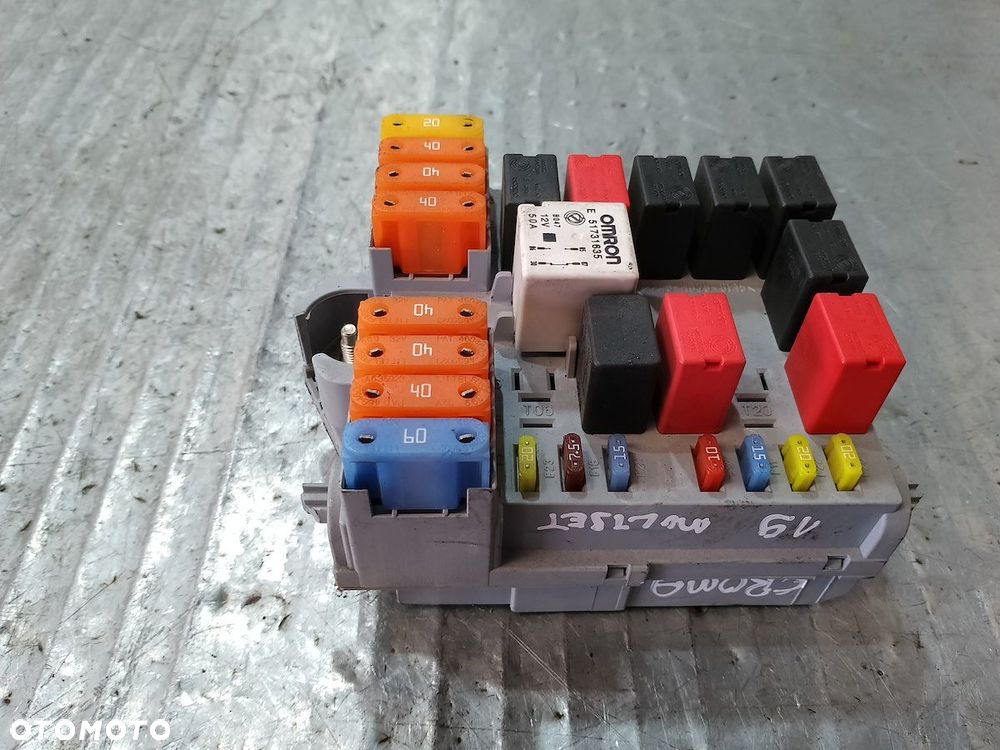 SKRZYNKA BEZPIECZNIKÓW ZEWNĘTRZNA FIAT CROMA 2005- 51804116 1.9 MULTIJET - 3