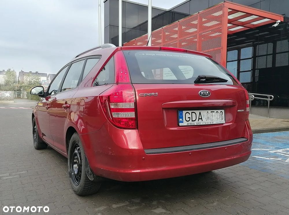 Kia Ceed - 4