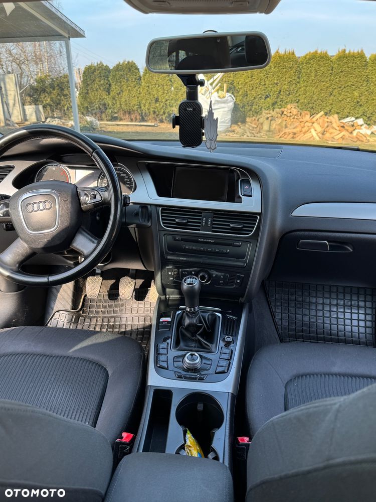 Audi A4 Limousine - 4