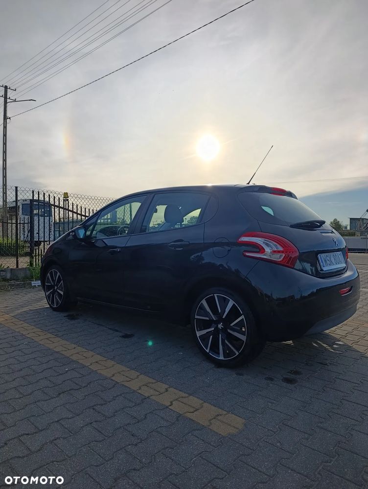 Peugeot 208 - 1