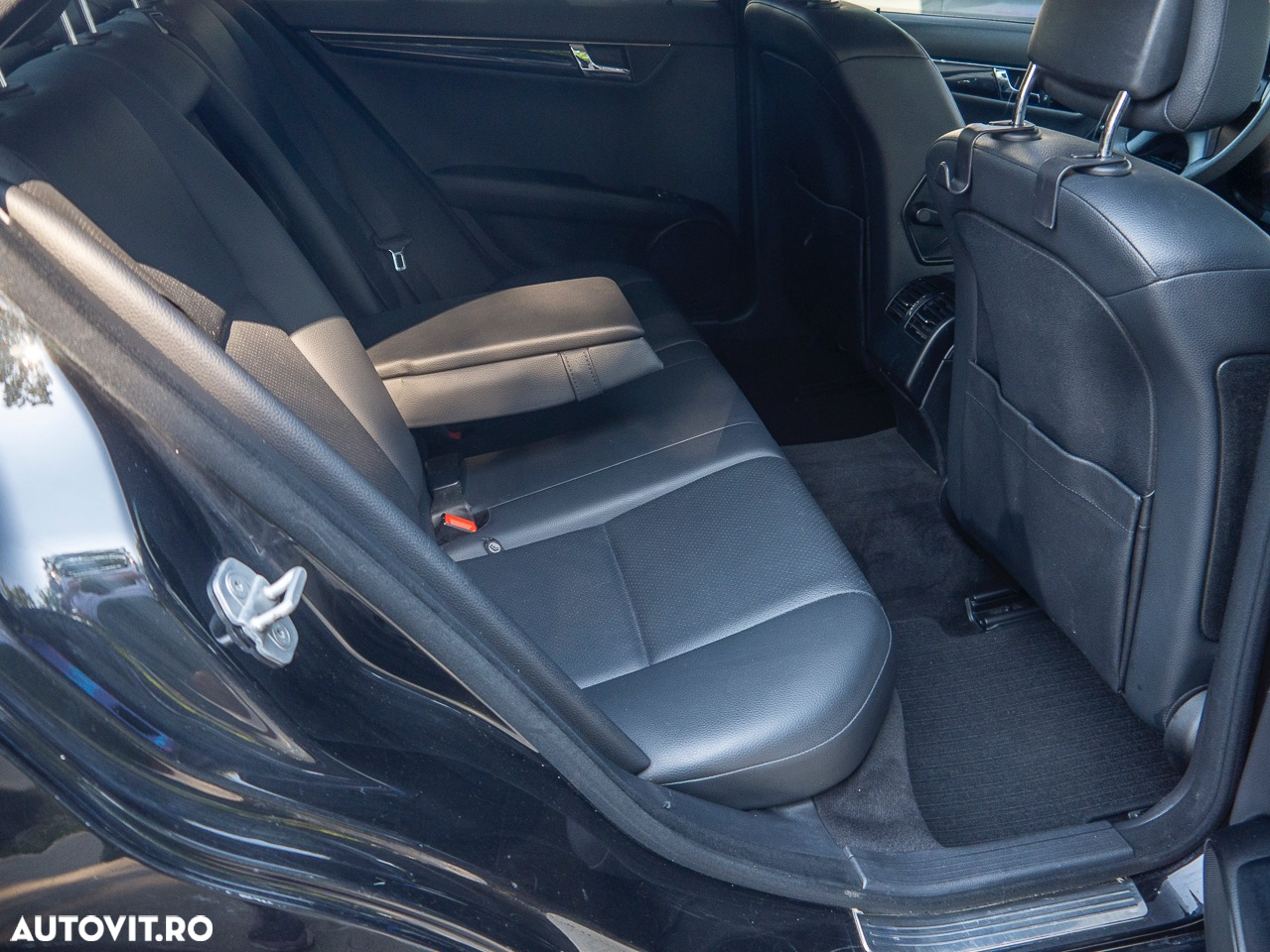 Mercedes-Benz C 180 CDI DPF (BlueEFFICIENCY) Avantgarde - 4