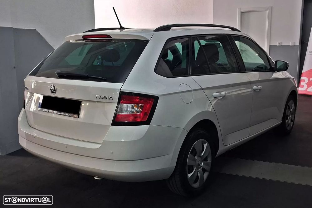 Skoda Fabia 1.0 Ambition — fotografia 6