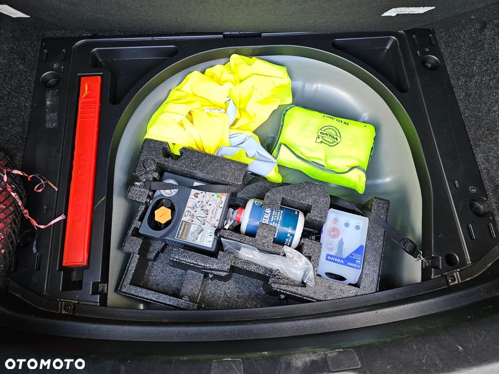 Volvo V40 D4 Kinetic - 14