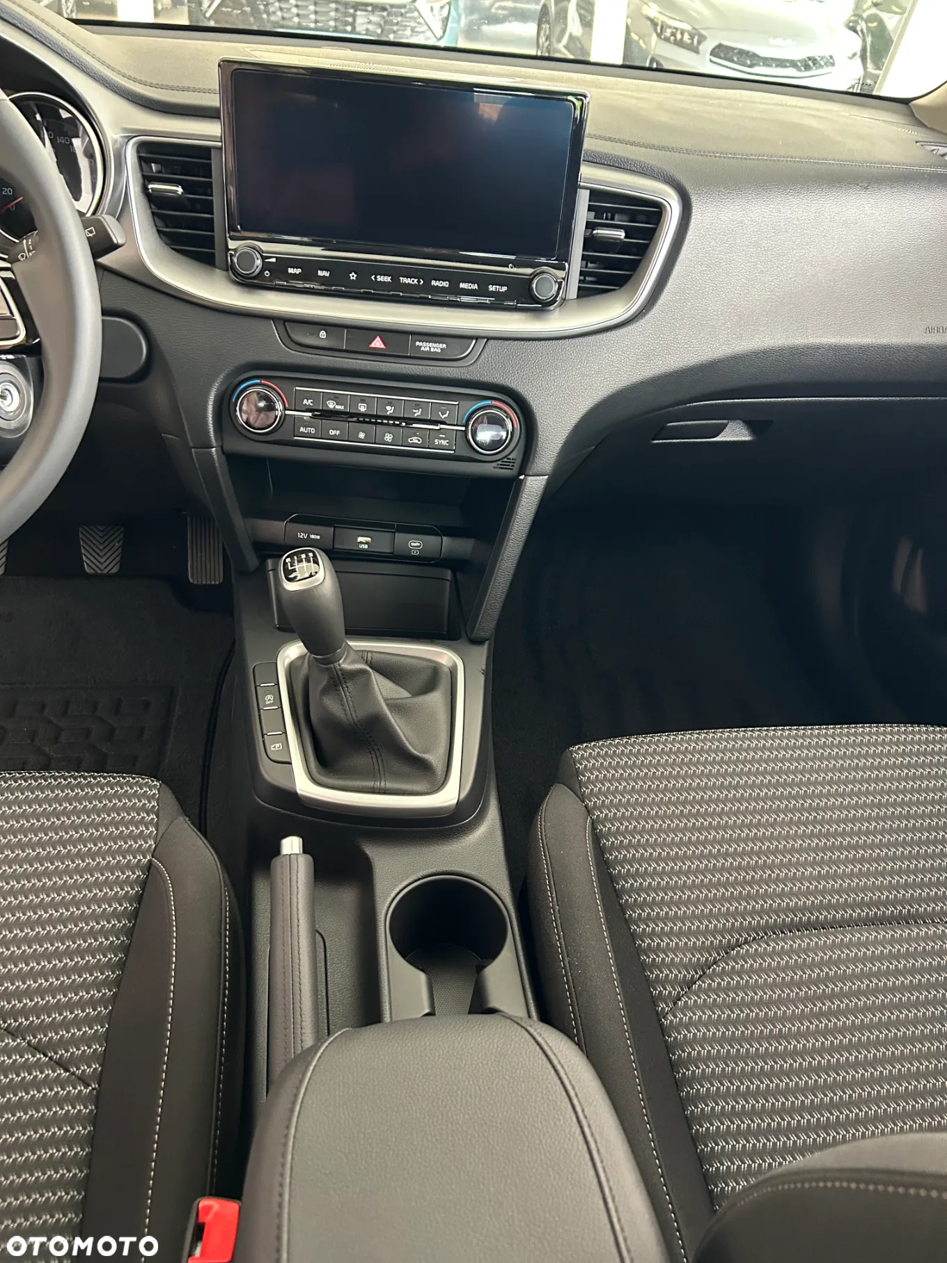 Kia Ceed 1.5 T-GDI M - 9