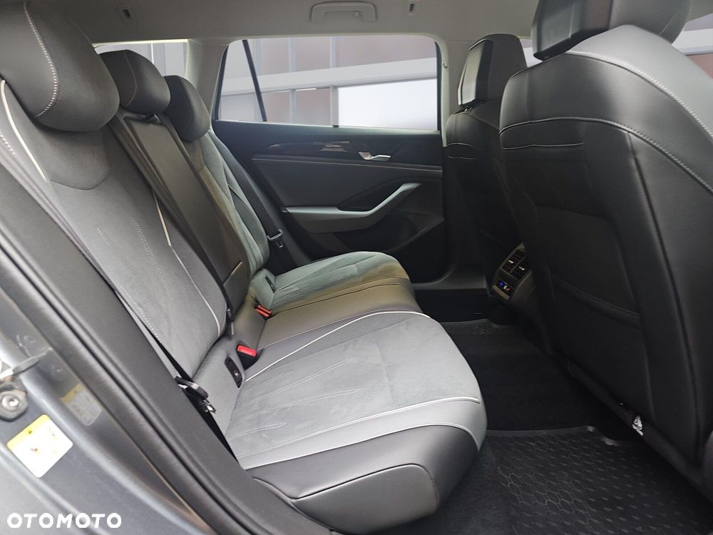 Volkswagen Passat - 12