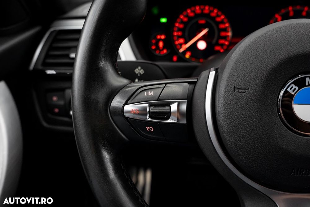 BMW Seria 3 318i Touring Aut. - 30