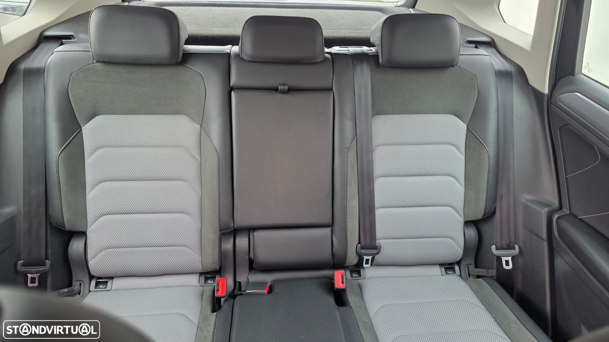 VW Tiguan 2.0 TDI R-Line - 45