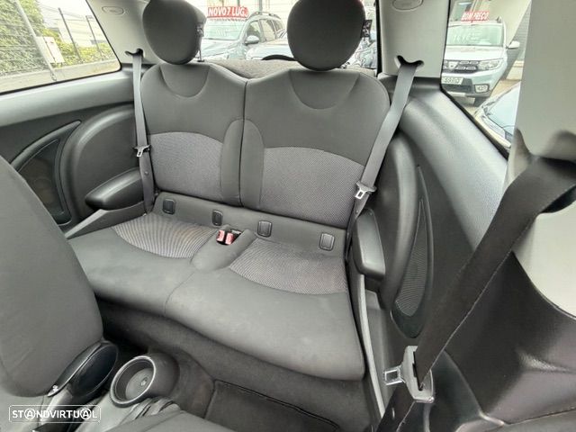 MINI 3 Portas Cooper D - 16