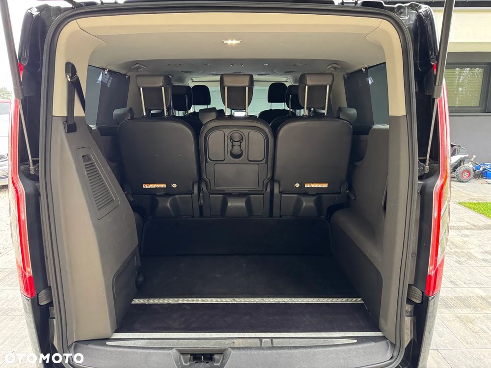Ford Tourneo Custom - 40