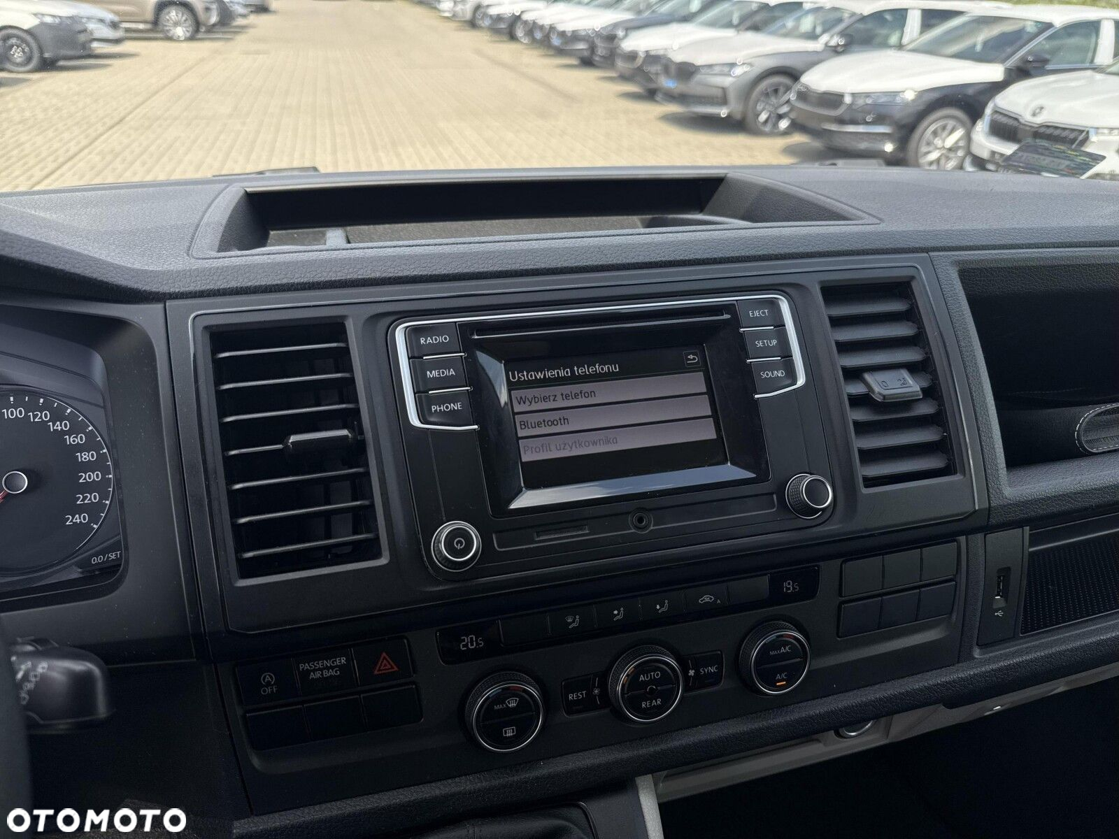 Volkswagen Transporter - 24