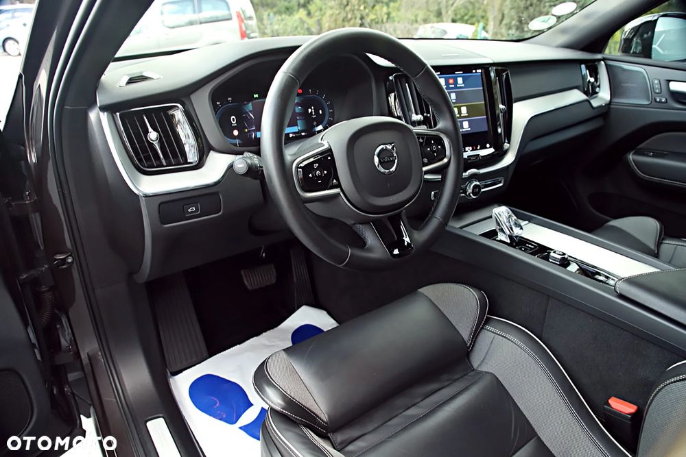 Volvo XC 60 B5 B AWD Plus Dark - 15