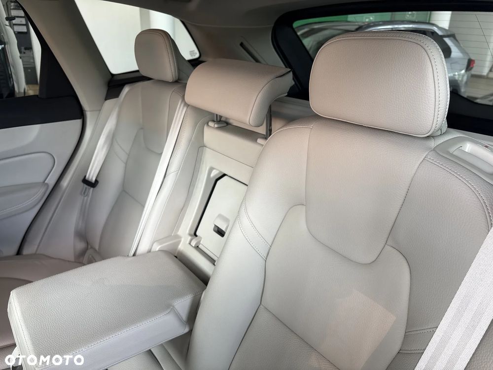 Volvo XC 60 B4 D Momentum Pro - 18