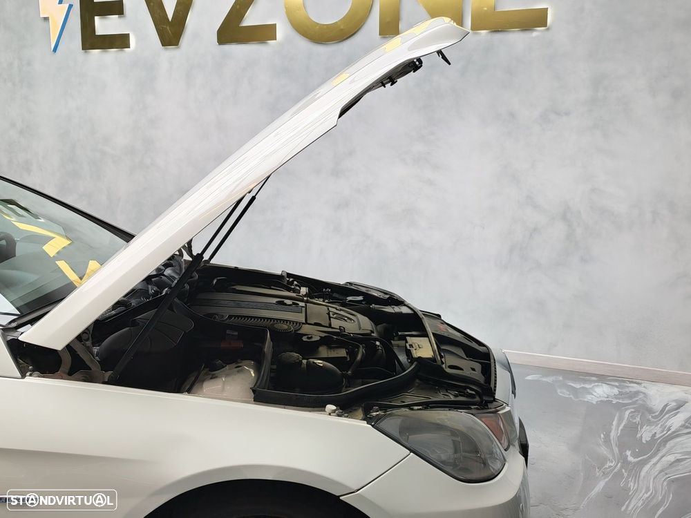 Mercedes-Benz E 250 CGi Classic BlueEfficiency - 25