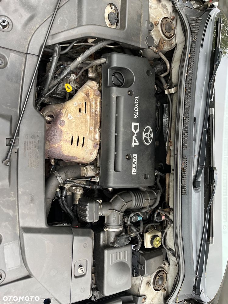 Toyota Avensis 2.0 VVT-i Combi Executive - 20