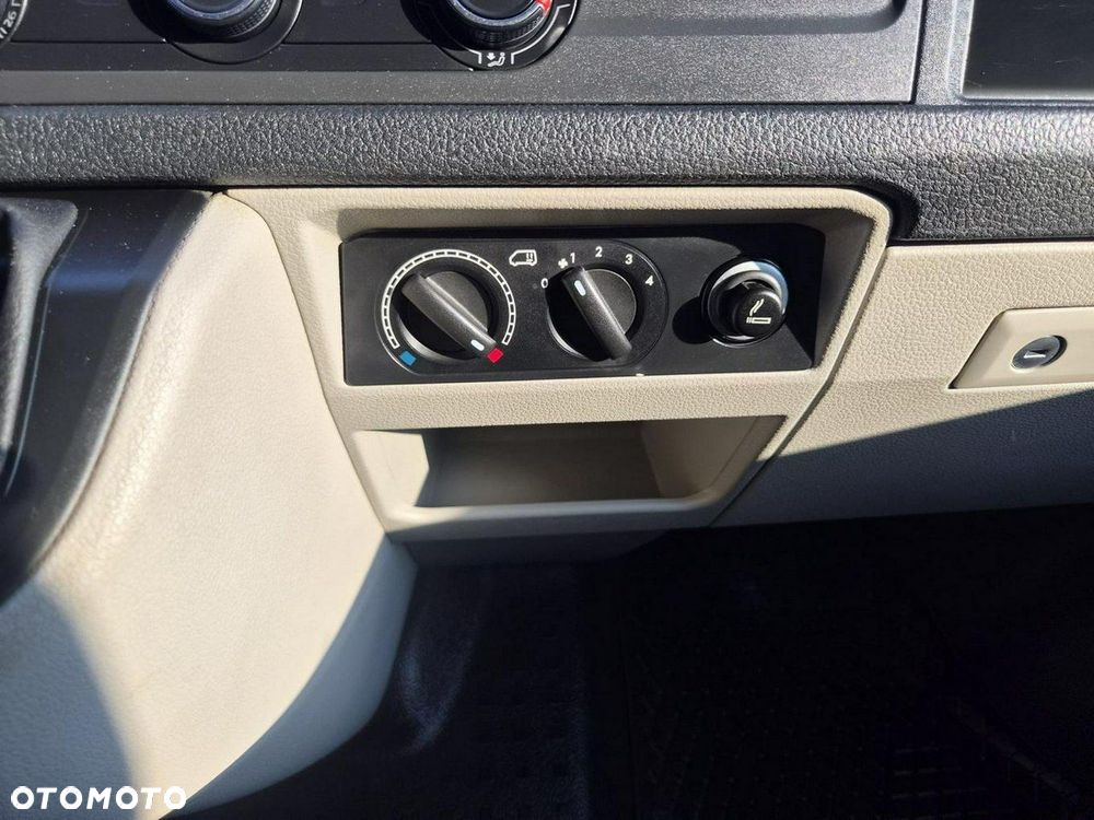 Volkswagen Transporter - 18