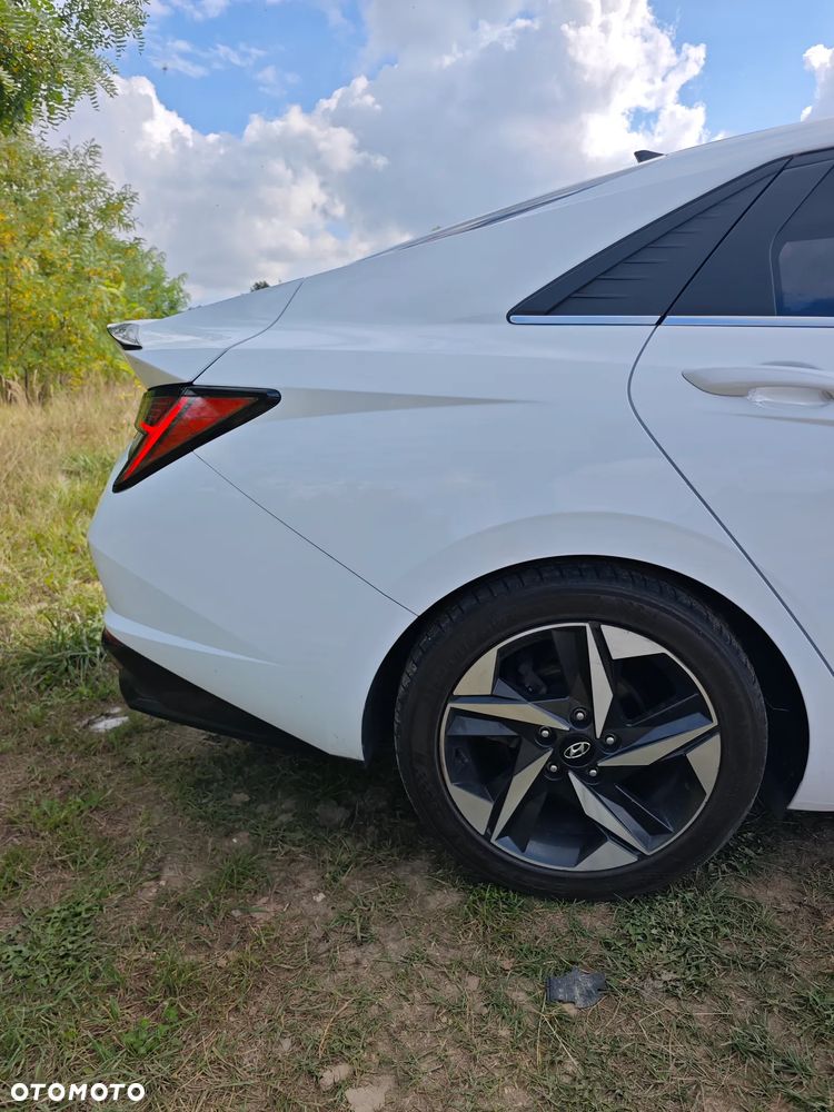 Hyundai Elantra 1.6 Executive CVT - 13