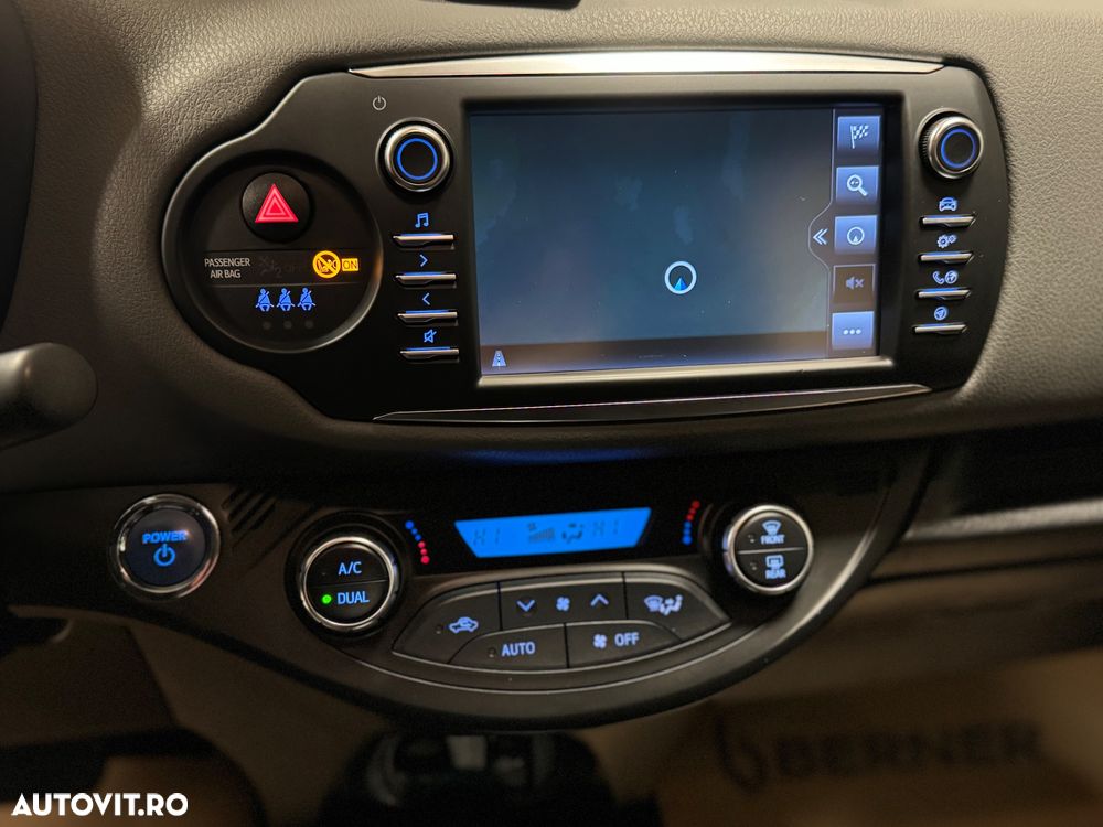 Toyota Yaris 1.5 VVT-i HSD Sol - 13