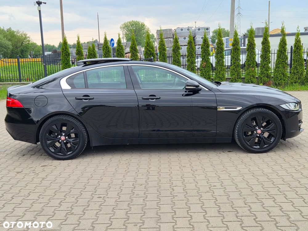 Jaguar XE 2.0 T Prestige - 27