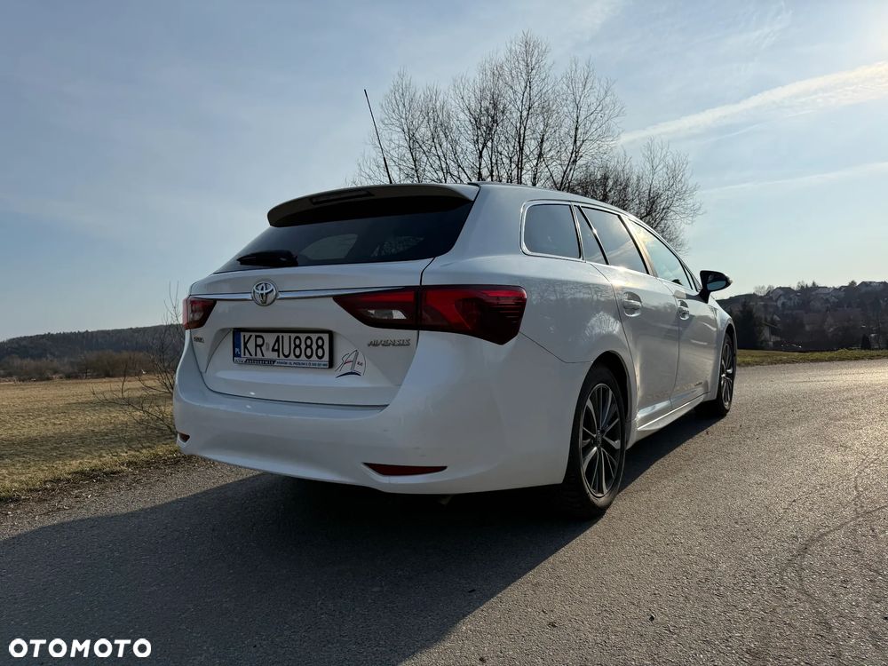 Toyota Avensis 2.0 D-4D Premium - 22