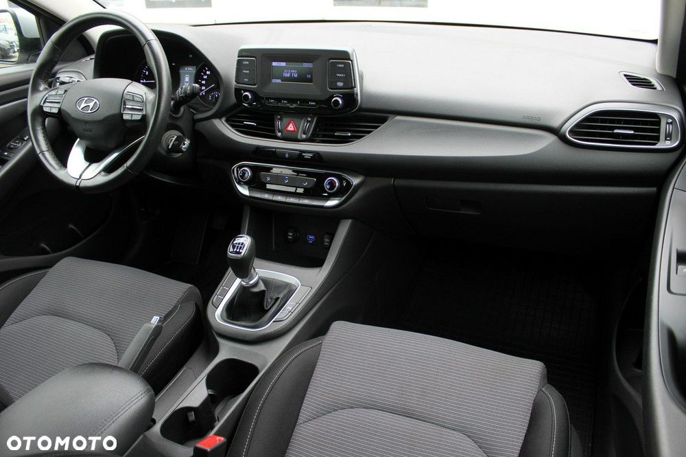 Hyundai i30 1.5 DPI Classic + - 10