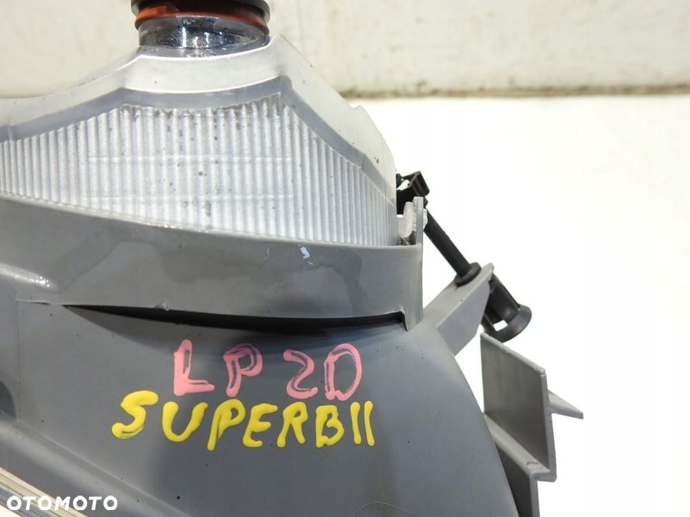 HALOGEN LEWY SKODA SUPERB II 3T0941699 3T0941701 - 2