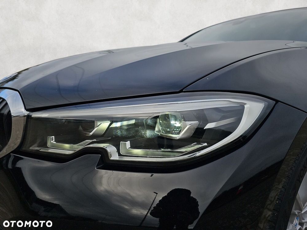 BMW Seria 3 320d xDrive - 31